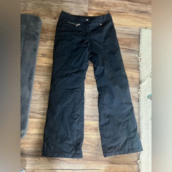 Nils ladies ski pant size 8 regular. Built in gators. One tiny tear shown - Picture 4 of 16